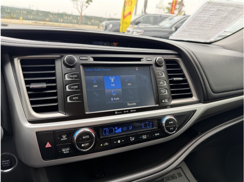 Used 2017 Toyota Highlander SE FWD image 53