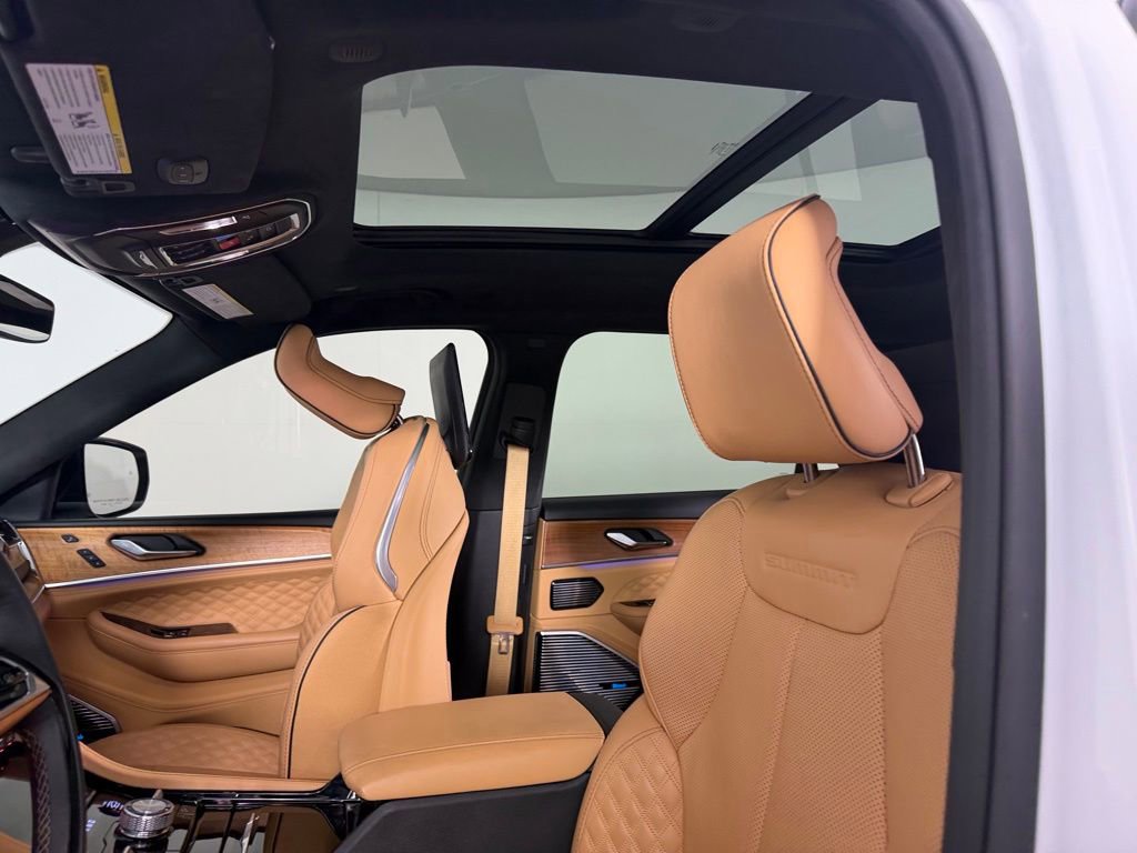 Certified 2025 Jeep Grand Cherokee L Summit AWD/4WD image 23