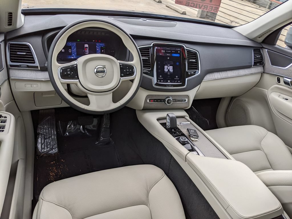 Certified 2025 Volvo XC90 T8 Plus w/ Protection Package Premier AWD/4WD image 12