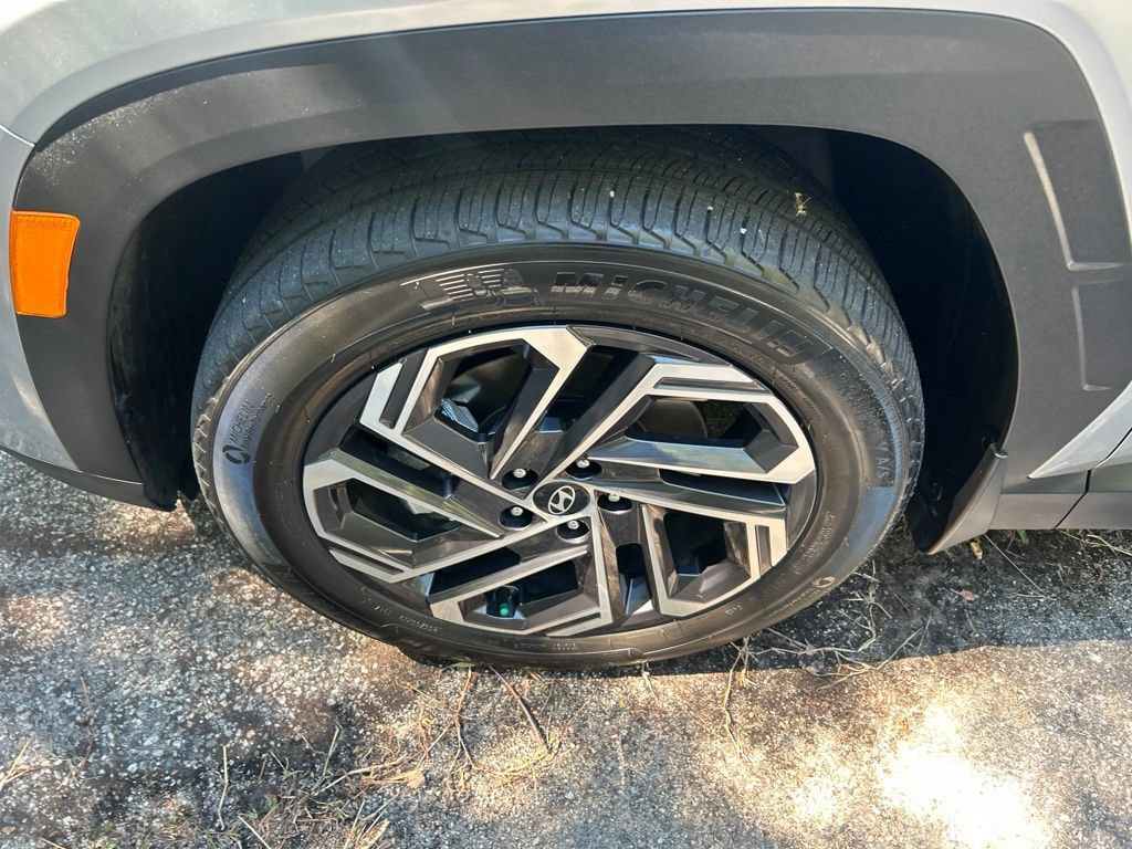 Used 2025 Hyundai Tucson Limited AWD/4WD image 14