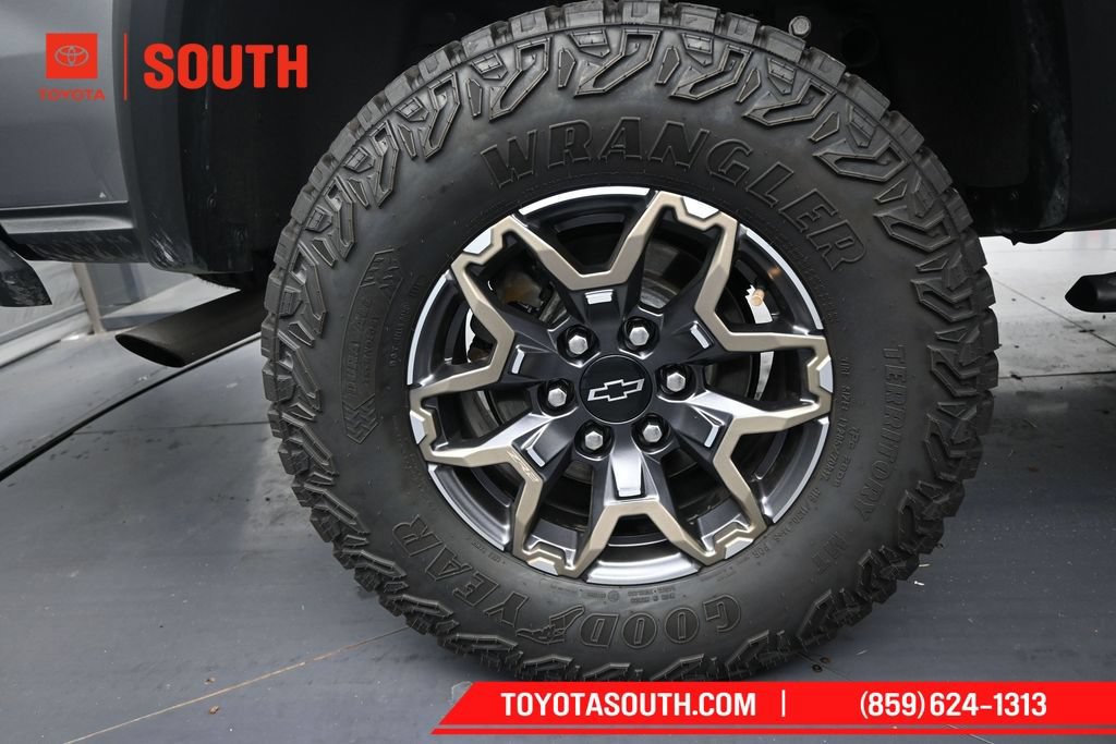 Used 2024 Chevrolet Colorado ZR2 w/ Technology Package AWD/4WD image 46