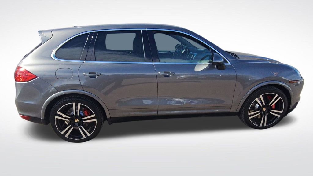 Used 2014 Porsche Cayenne Turbo image 8