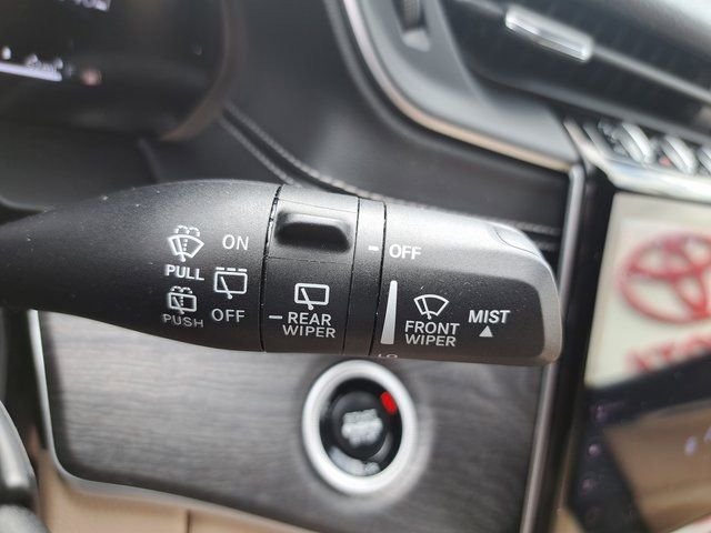 Used 2024 Jeep Grand Cherokee Limited w/ Luxury Tech Group II image 24