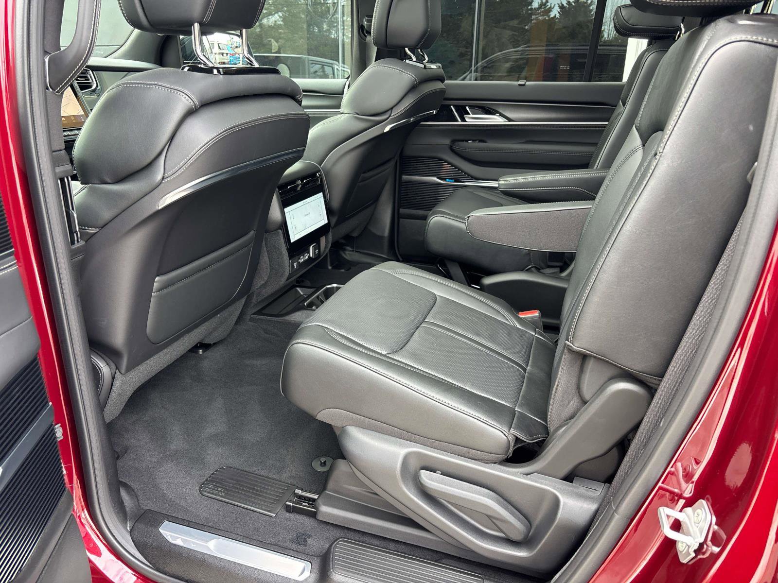 New 2026 Jeep Grand Wagoneer Summit w/ Premium Group III image 7