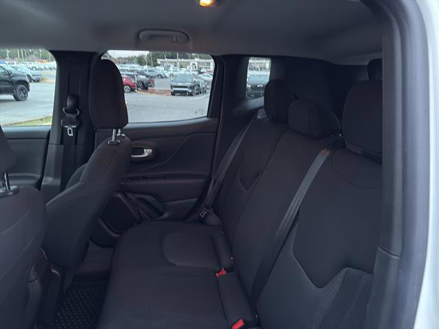 Used 2023 Jeep Renegade Latitude AWD/4WD image 12