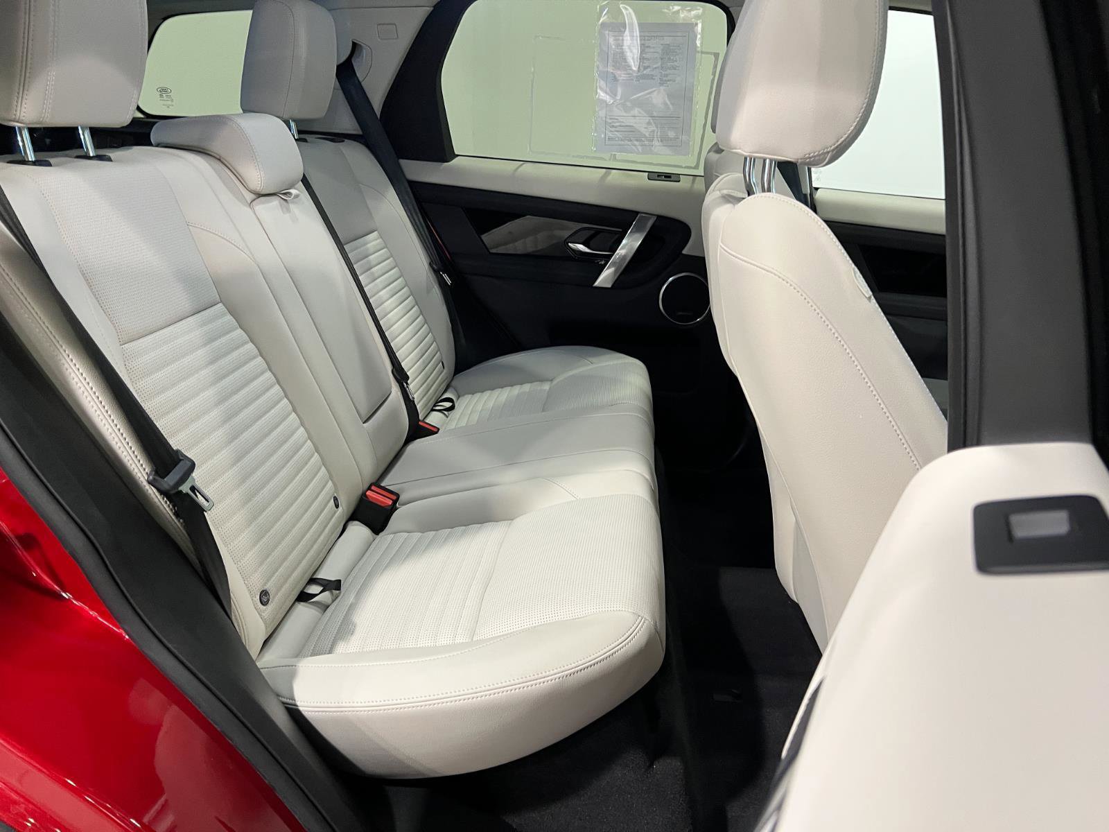 Used 2025 Land Rover Discovery Sport S image 31