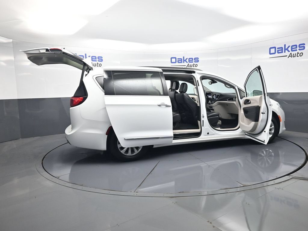 Used 2017 Chrysler Pacifica Touring-L FWD image 51