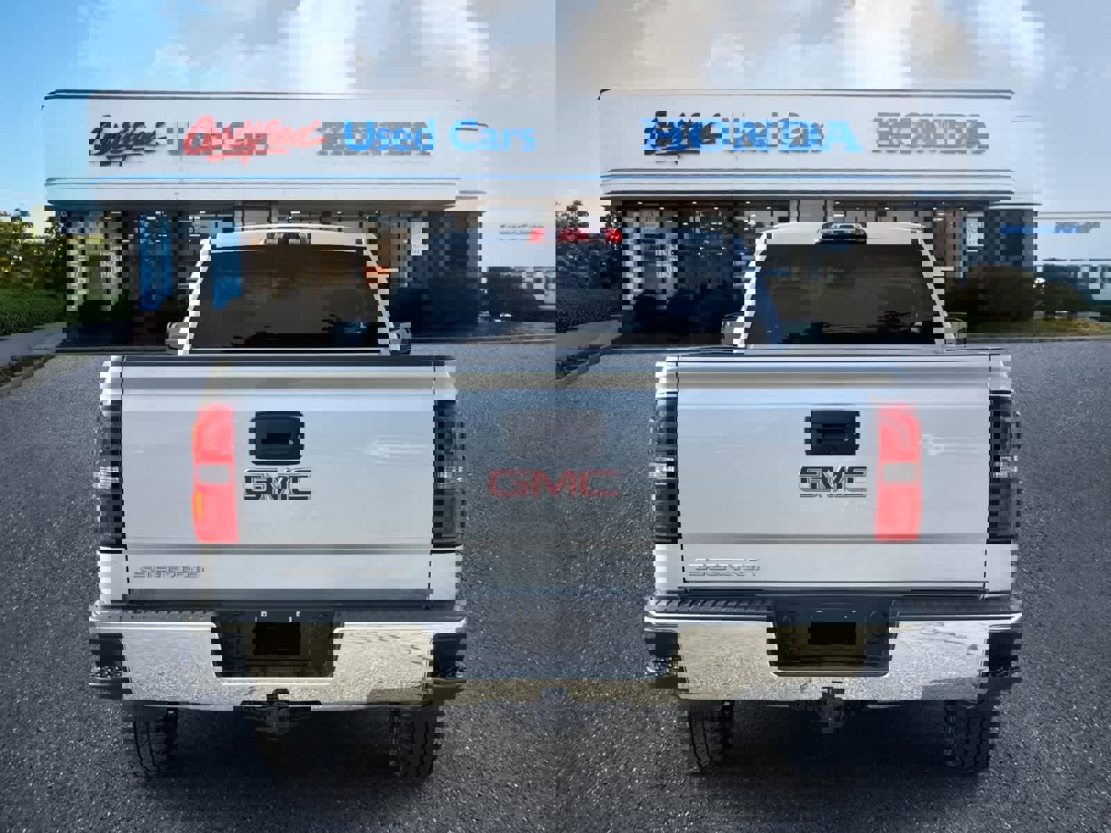 Used 2017 GMC Sierra 1500 4WD Reg Cab 133.0 w/ Sierra Convenience Package image 4