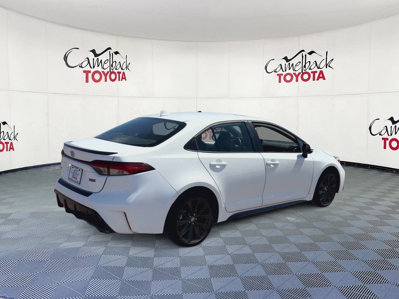 Used 2024 Toyota Corolla XSE FWD image 2