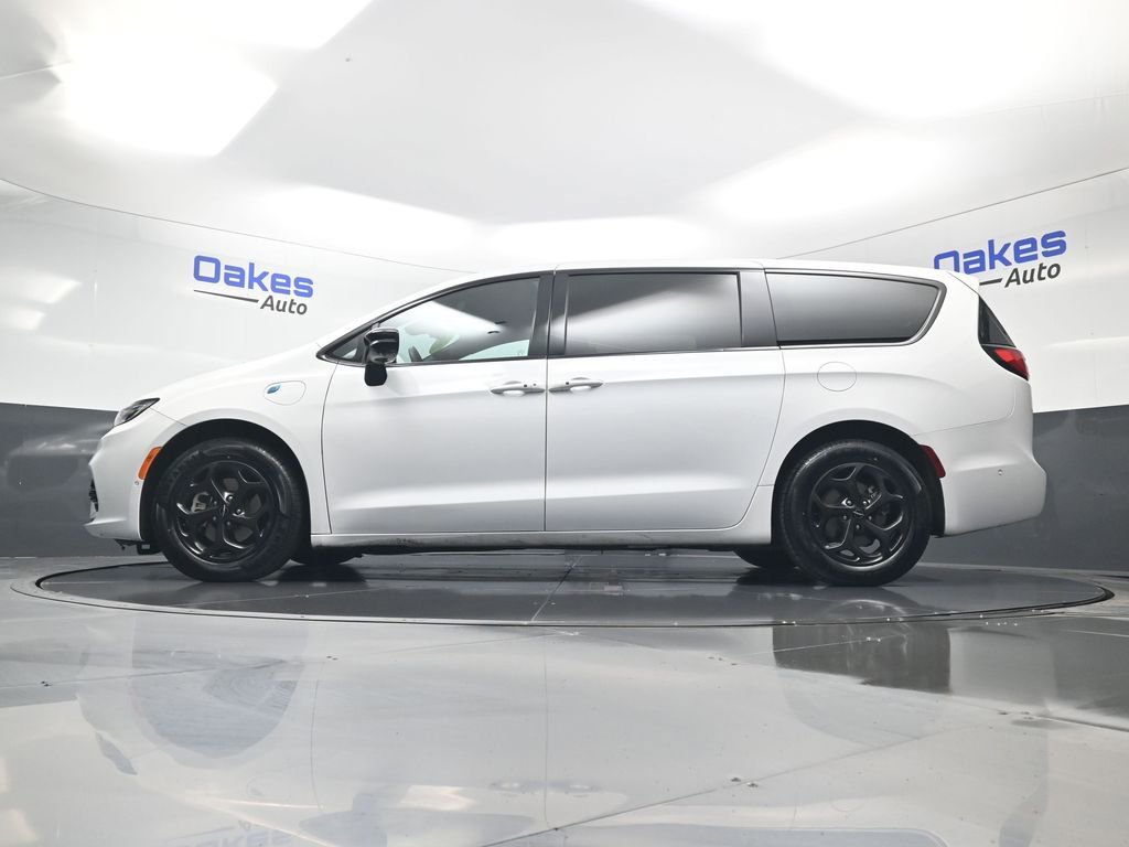Used 2024 Chrysler Pacifica Select image 42