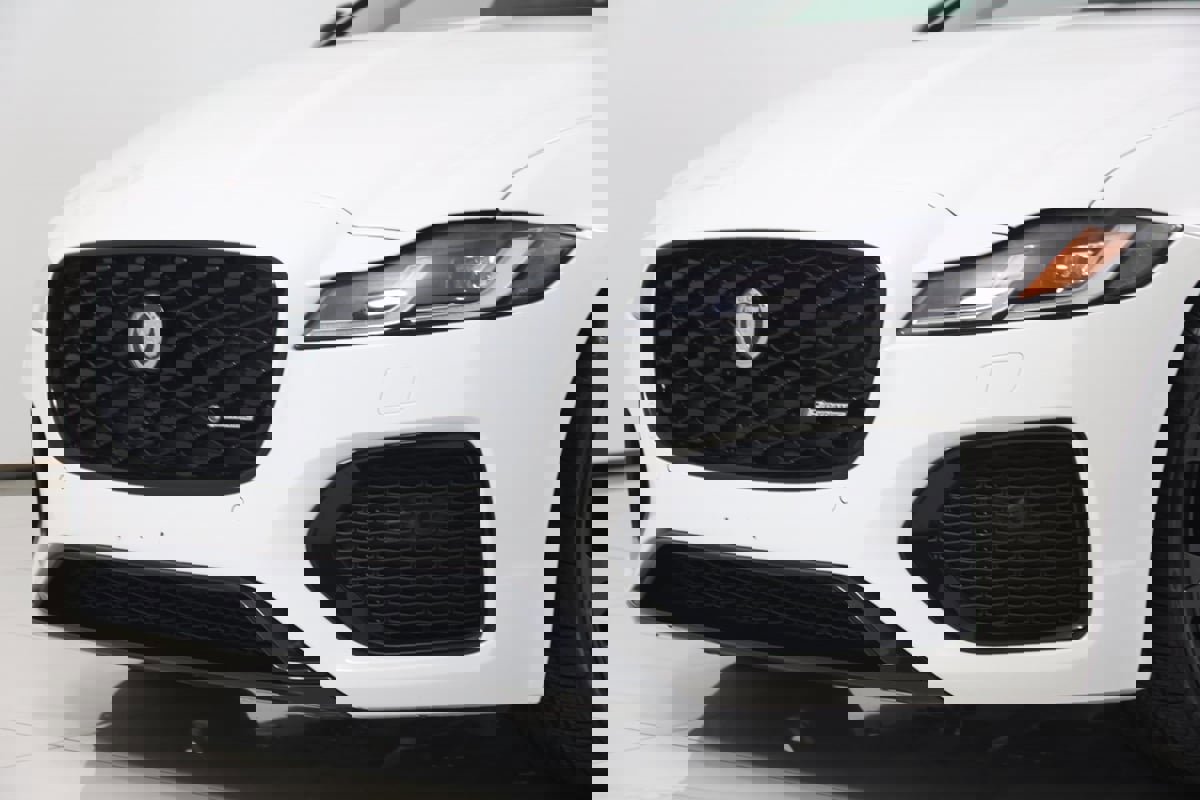 Used 2024 Jaguar XF R-Dynamic SE image 65