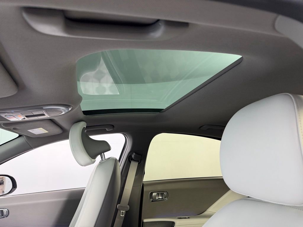 Used 2024 Hyundai Ioniq 6 Limited image 25