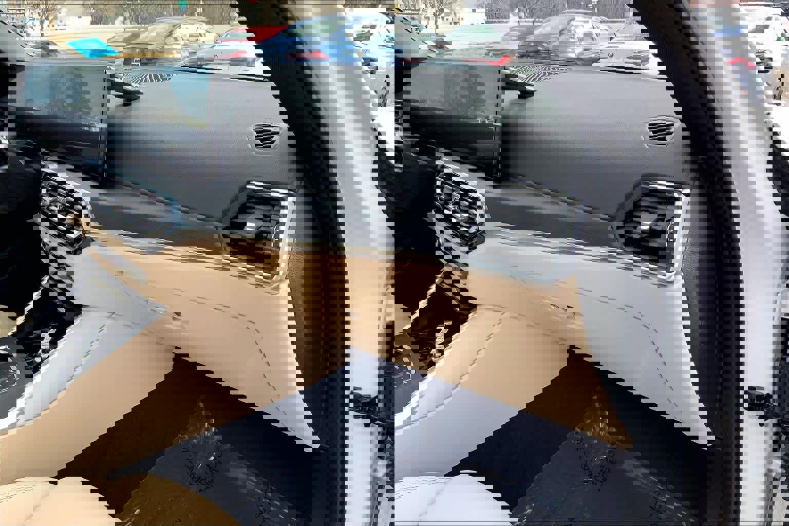 Certified 2023 BMW 330i xDrive Sedan w/ Premium Package image 18