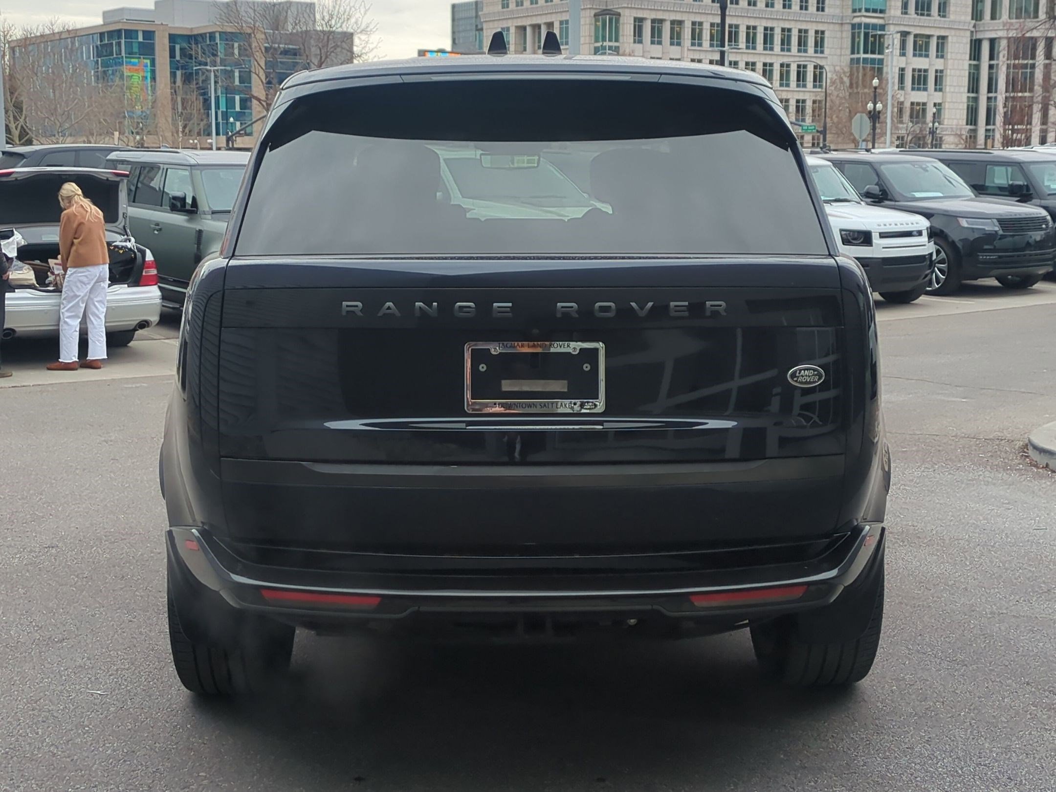 Used 2023 Land Rover Range Rover Autobiography image 9