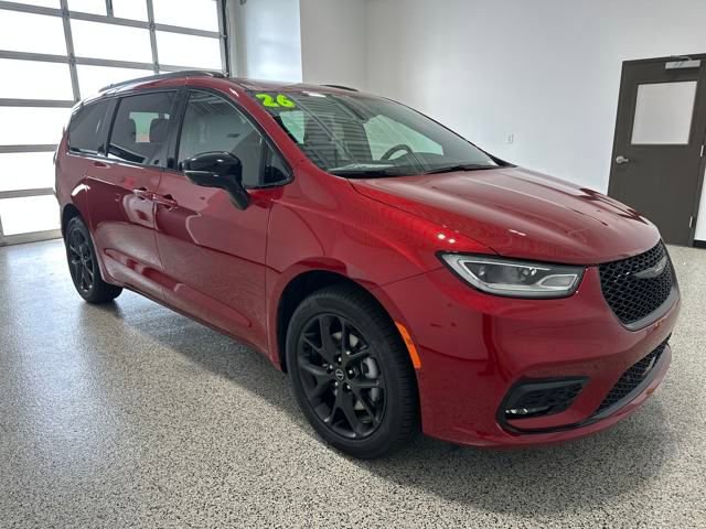 New 2026 Chrysler Pacifica Limited w/ S Appearance Package image 3