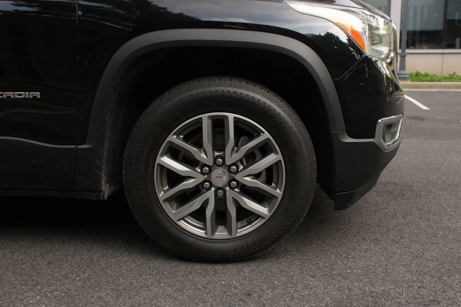 Used 2019 GMC Acadia SLE w/ LPO, Floor Liner Package FWD image 4