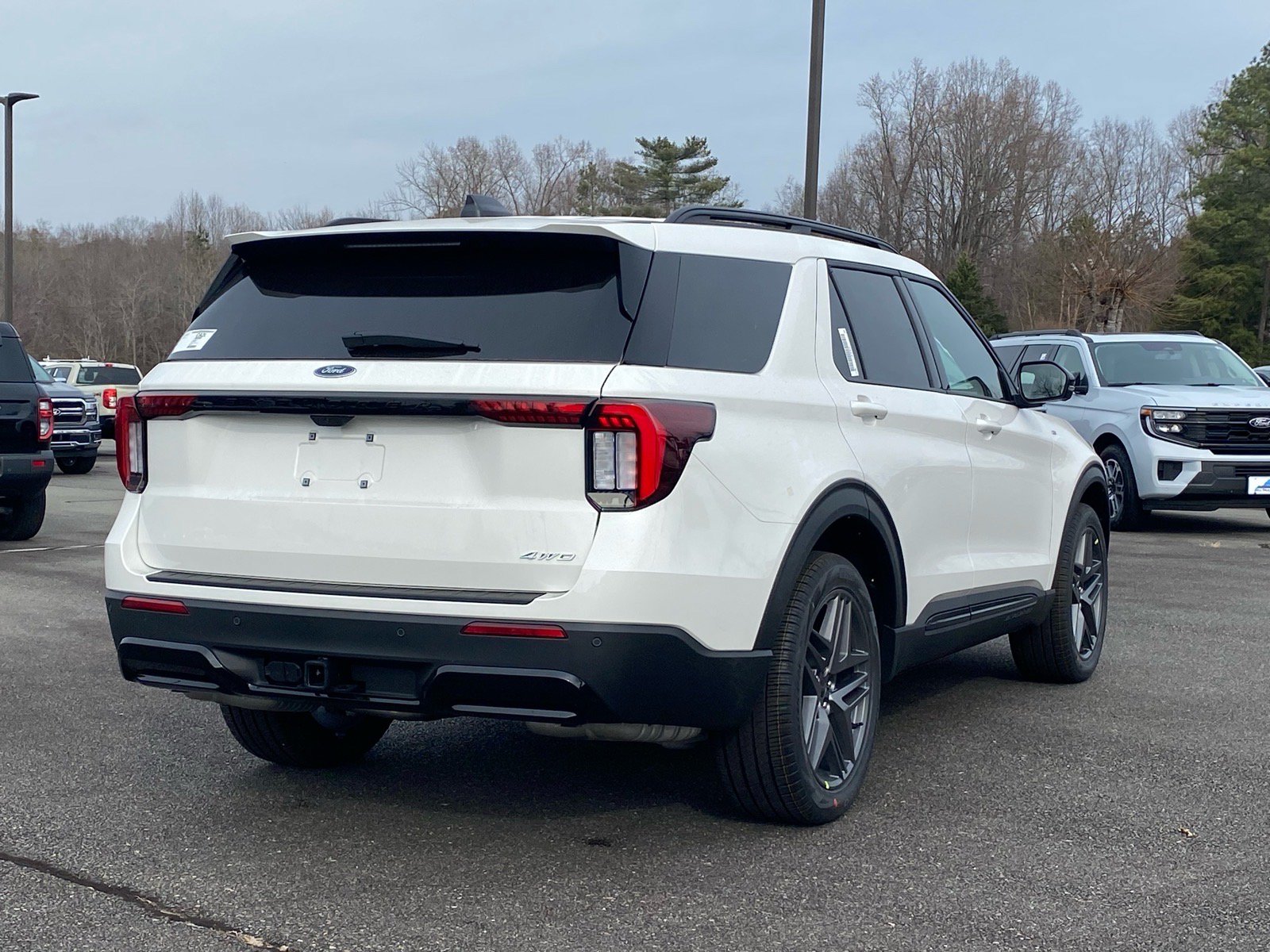 New 2026 Ford Explorer ST-Line w/ ST-Line Street Pack AWD/4WD image 4