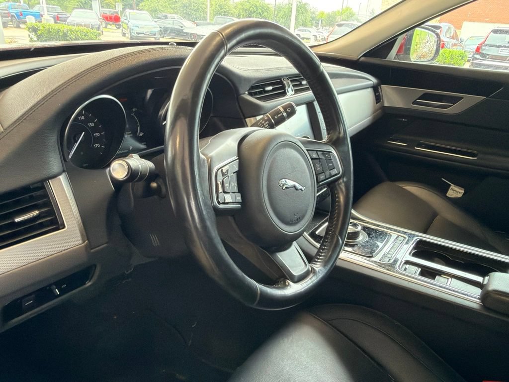 Used 2018 Jaguar XF Premium AWD/4WD image 9
