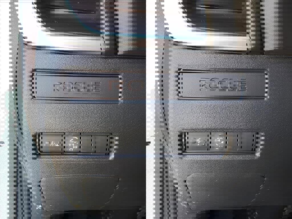 Used 2023 Nissan Rogue S image 16