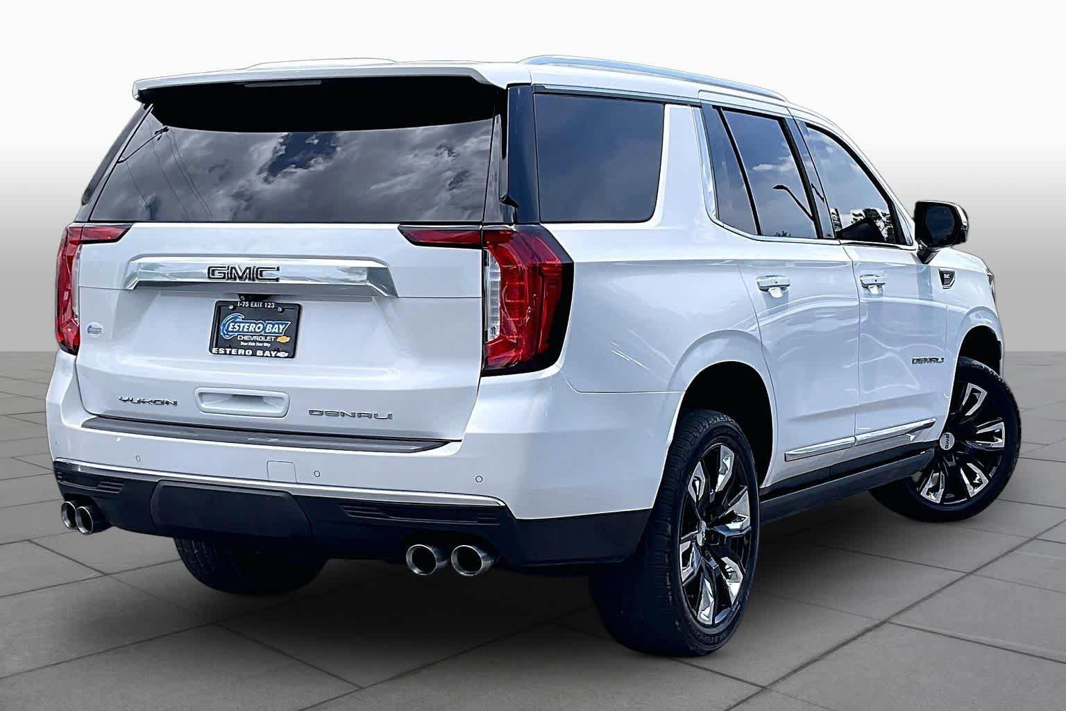 Used 2021 GMC Yukon Denali w/ Denali Premium Package RWD image 13