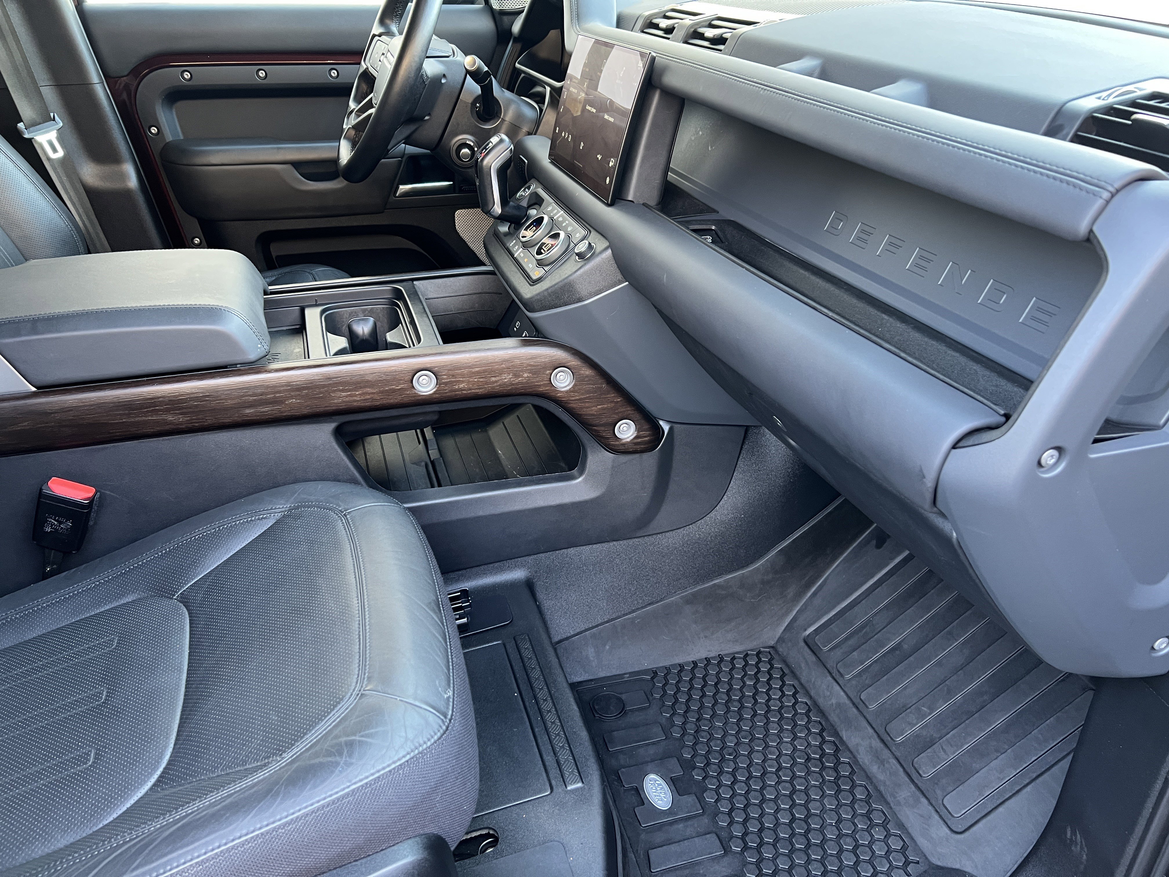 Used 2023 Land Rover Defender 130 X image 24