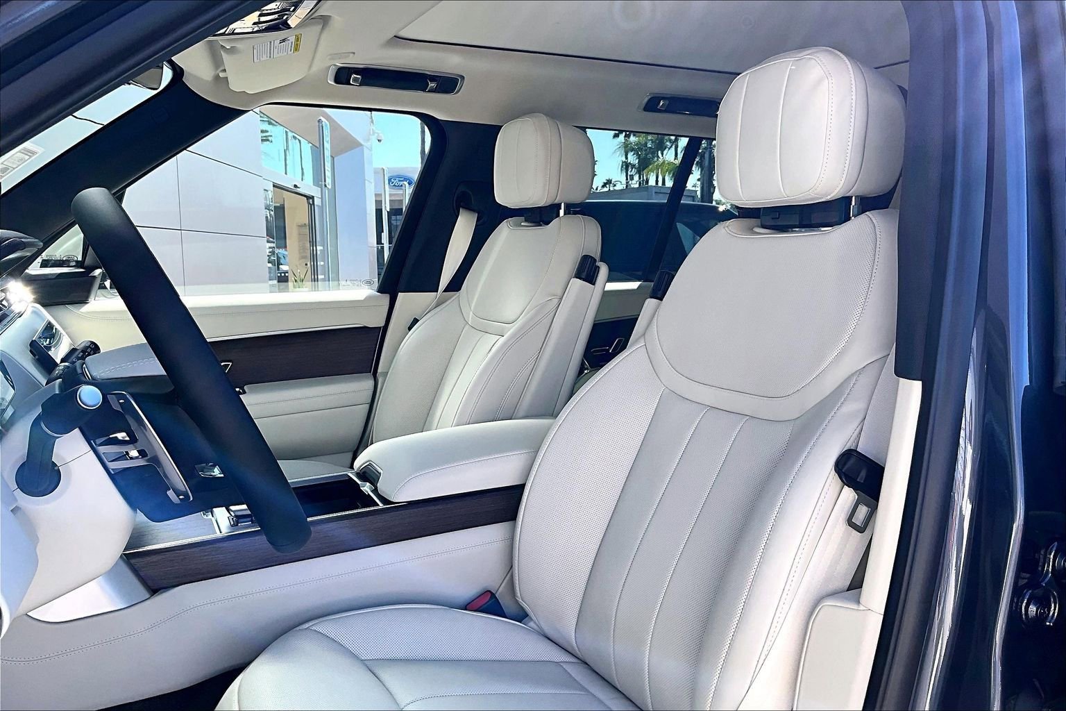 New 2026 Land Rover Range Rover SE image 9