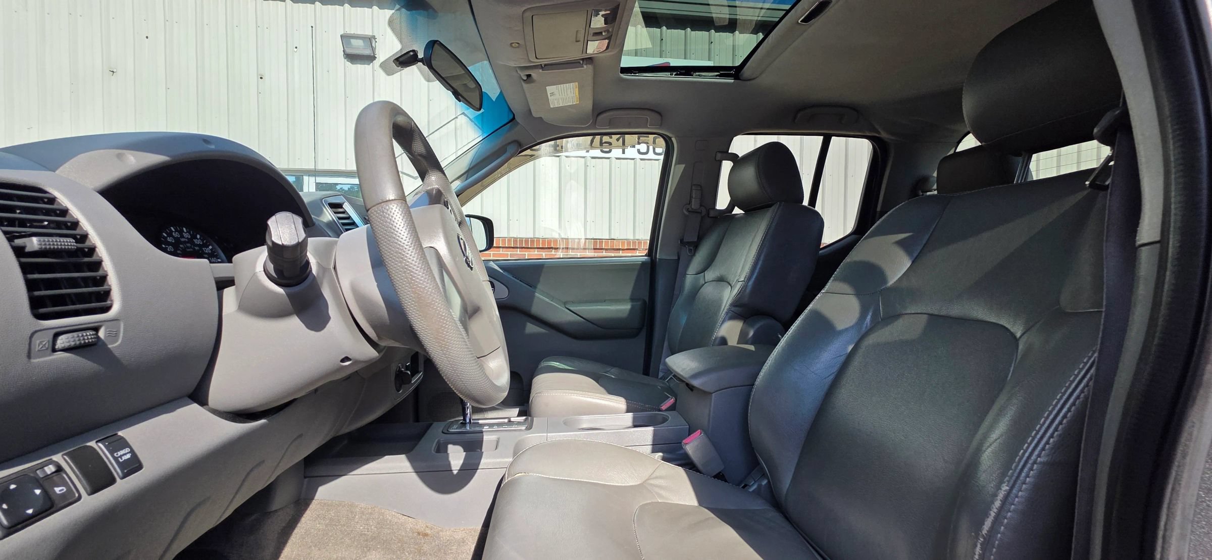 Used 2009 Nissan Frontier SE w/ SE Value Truck Pkg AWD/4WD image 11