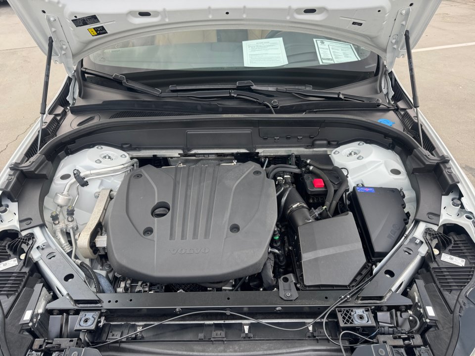 Certified 2024 Volvo XC60 B5 Ultimate AWD/4WD image 16