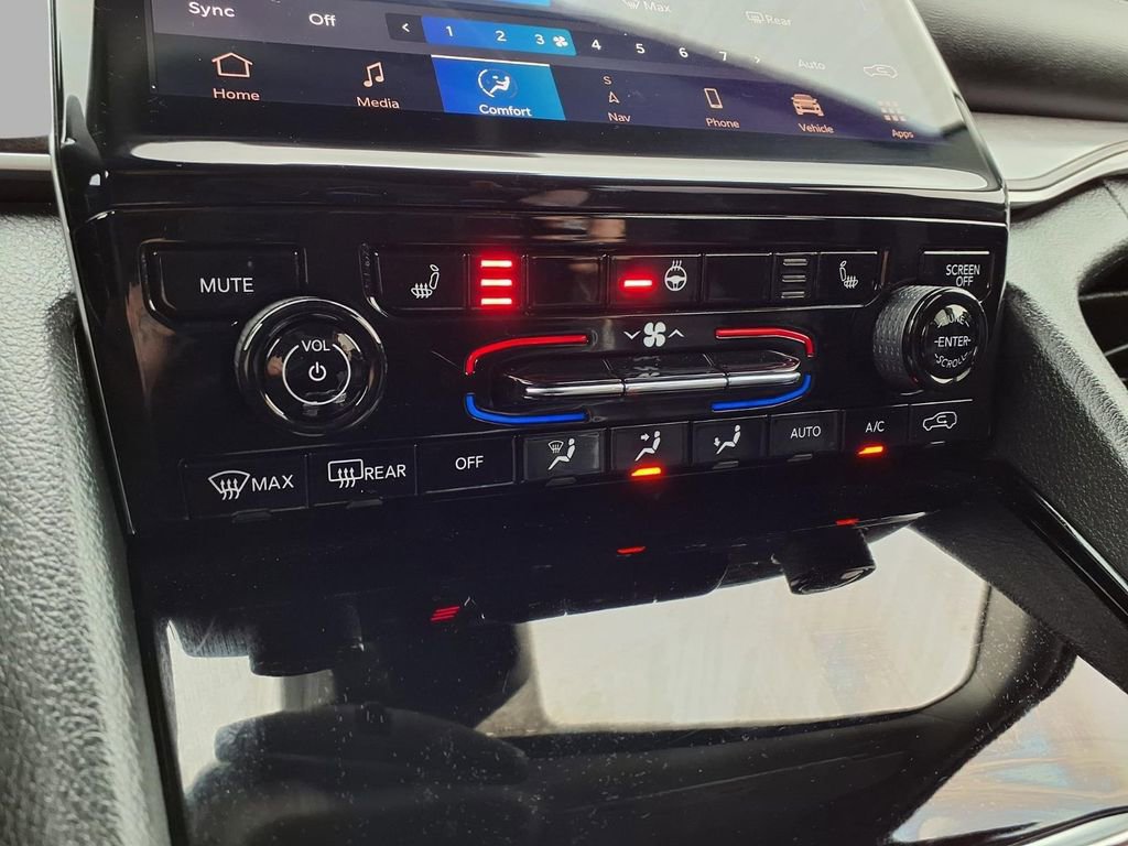 Used 2023 Jeep Grand Cherokee L Limited w/ Black Appearance Package image 9