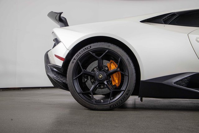 Used 2018 Lamborghini Huracan Performante image 11