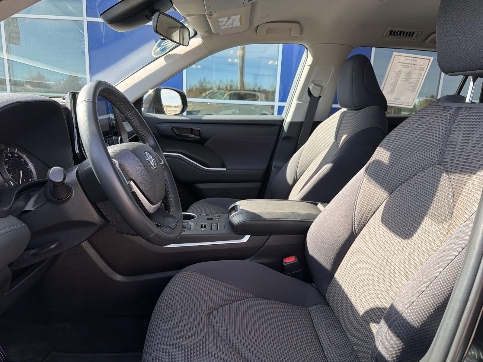 Used 2024 Toyota Highlander LE image 17