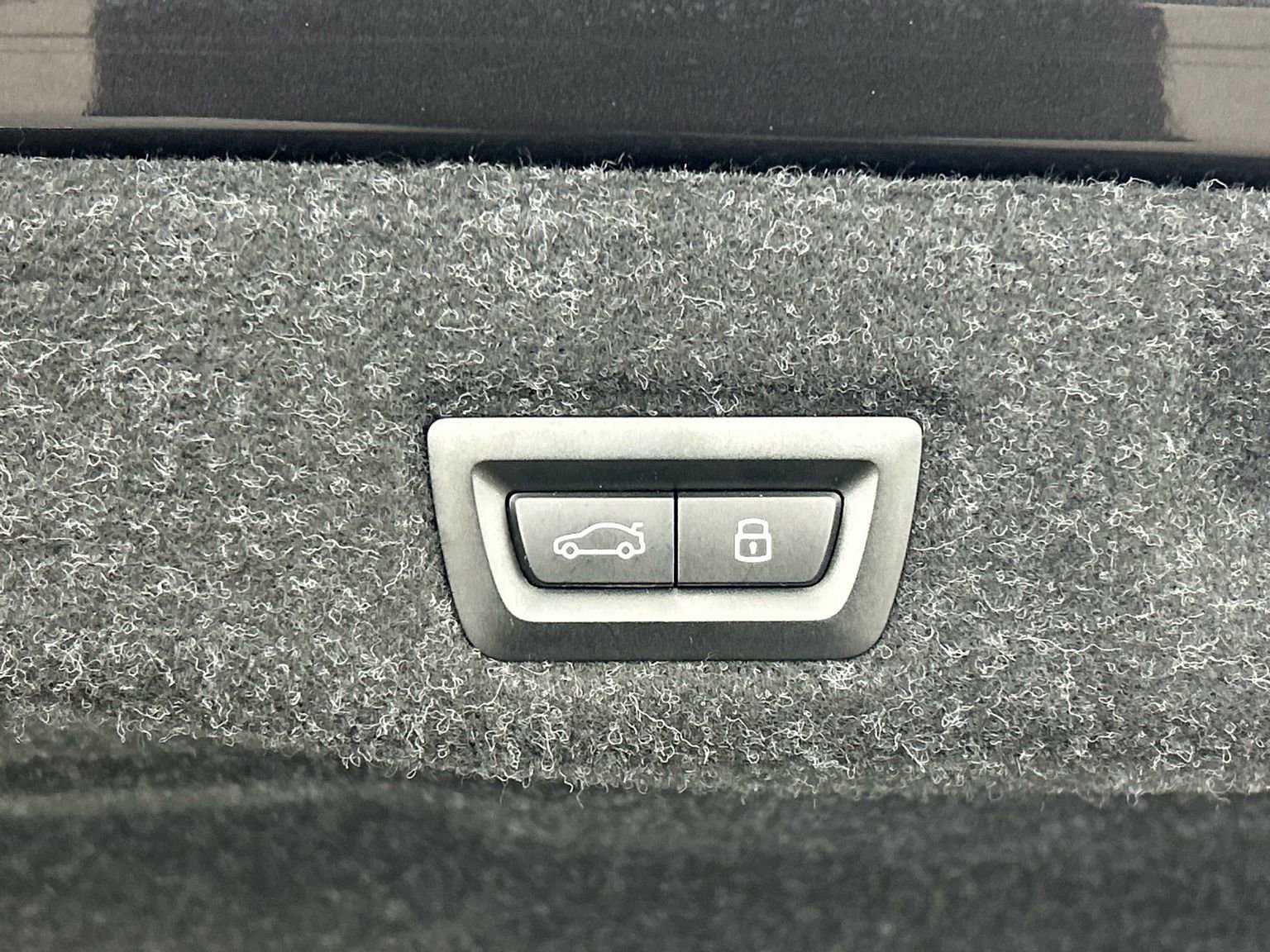 Used 2025 BMW 530i xDrive w/ Premium Package image 80