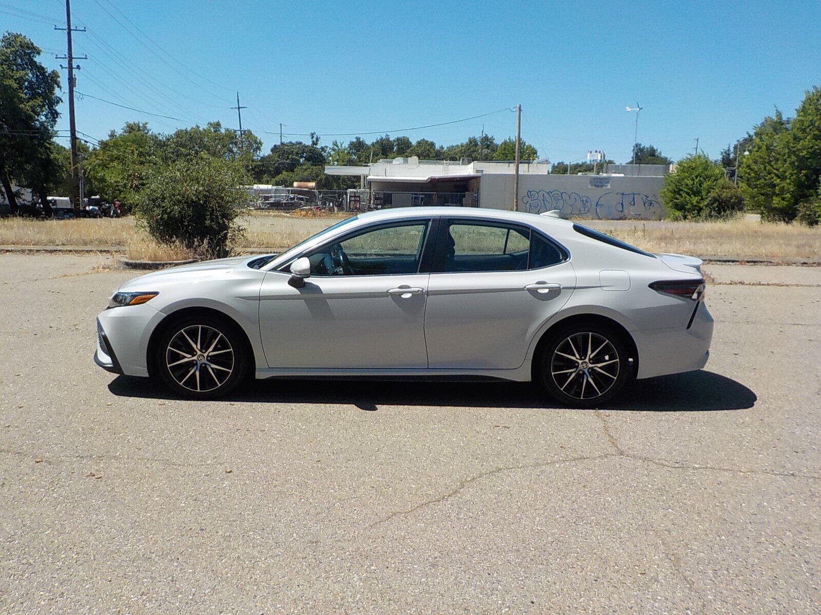 Used 2023 Toyota Camry SE FWD image 9