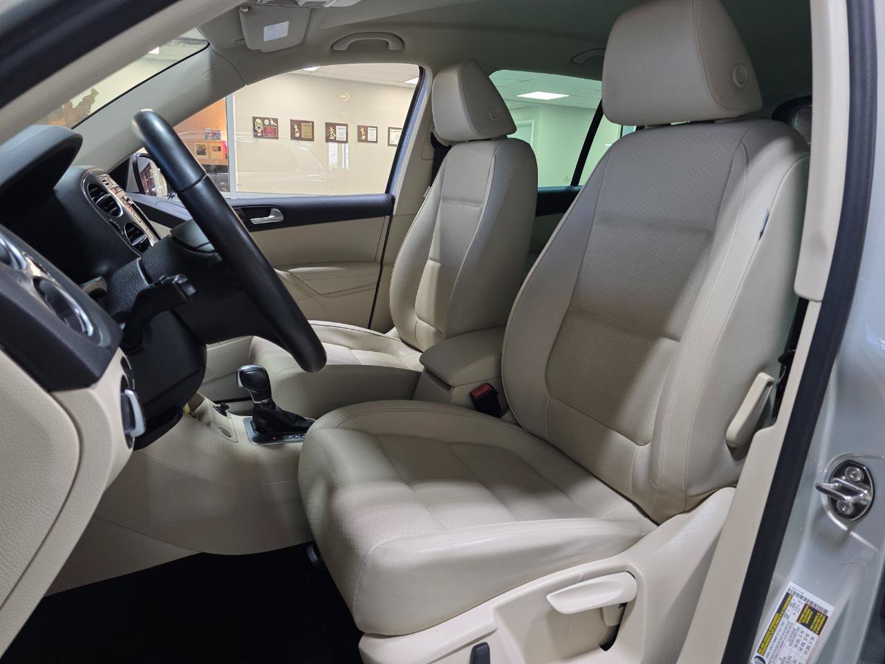 Used 2014 Volkswagen Tiguan SEL FWD image 15