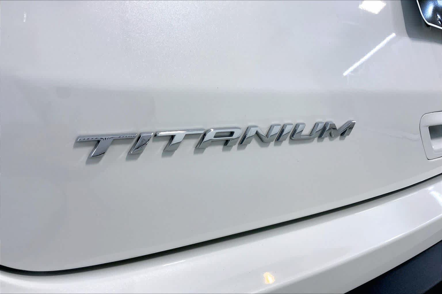 Used 2022 Ford Edge Titanium AWD/4WD image 9
