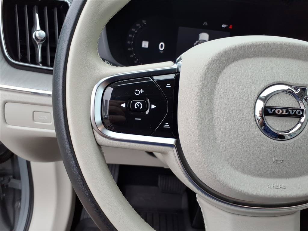 Certified 2024 Volvo XC60 B5 Plus w/ Climate Package AWD/4WD image 17