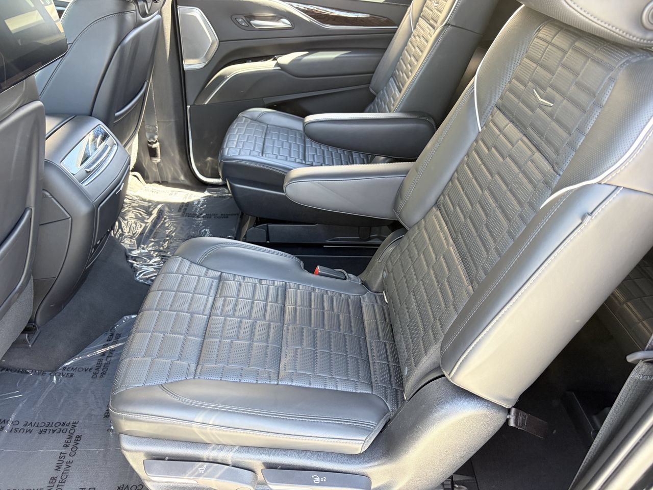 Used 2021 Cadillac Escalade ESV Premium Luxury Platinum AWD/4WD image 16