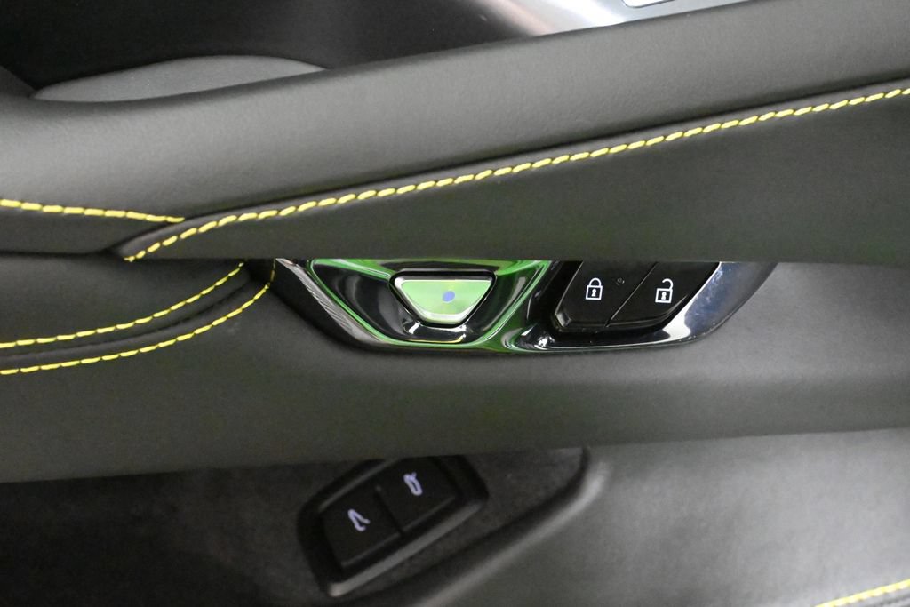 Used 2026 Chevrolet Corvette Z06 w/ Stealth Interior Trim Package RWD image 27