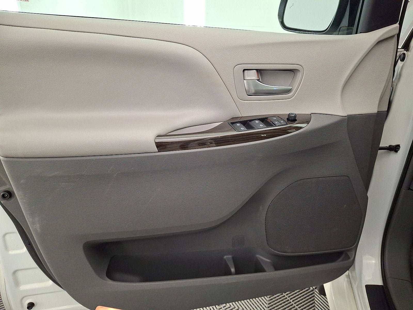 Certified 2019 Toyota Sienna XLE w/ XLE Navigation Package FWD image 2