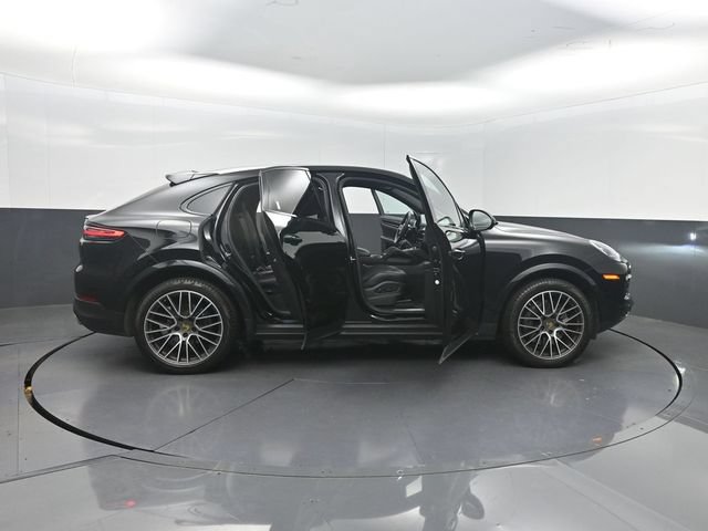 Used 2023 Porsche Cayenne Coupe w/ Premium Package AWD/4WD image 34