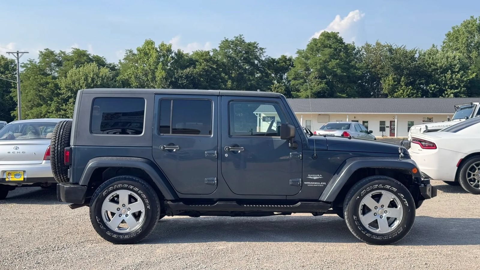 Used 2007 Jeep Wrangler Unlimited Sahara w/ Dual Top Group AWD/4WD image 9