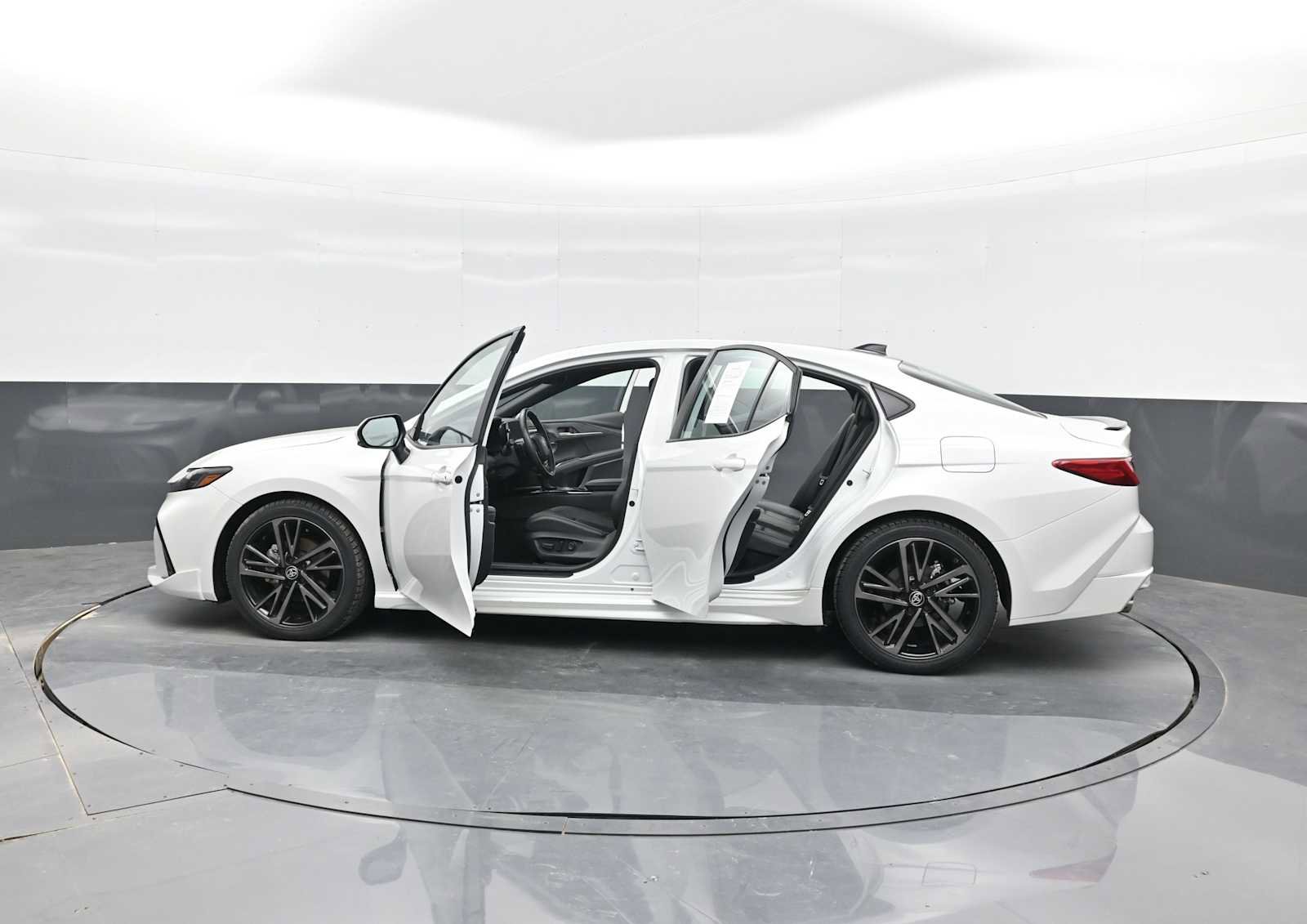 Used 2025 Toyota Camry XSE image 40