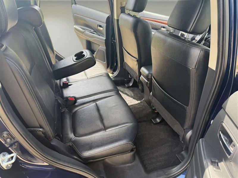 Used 2014 Mitsubishi Outlander GT image 21