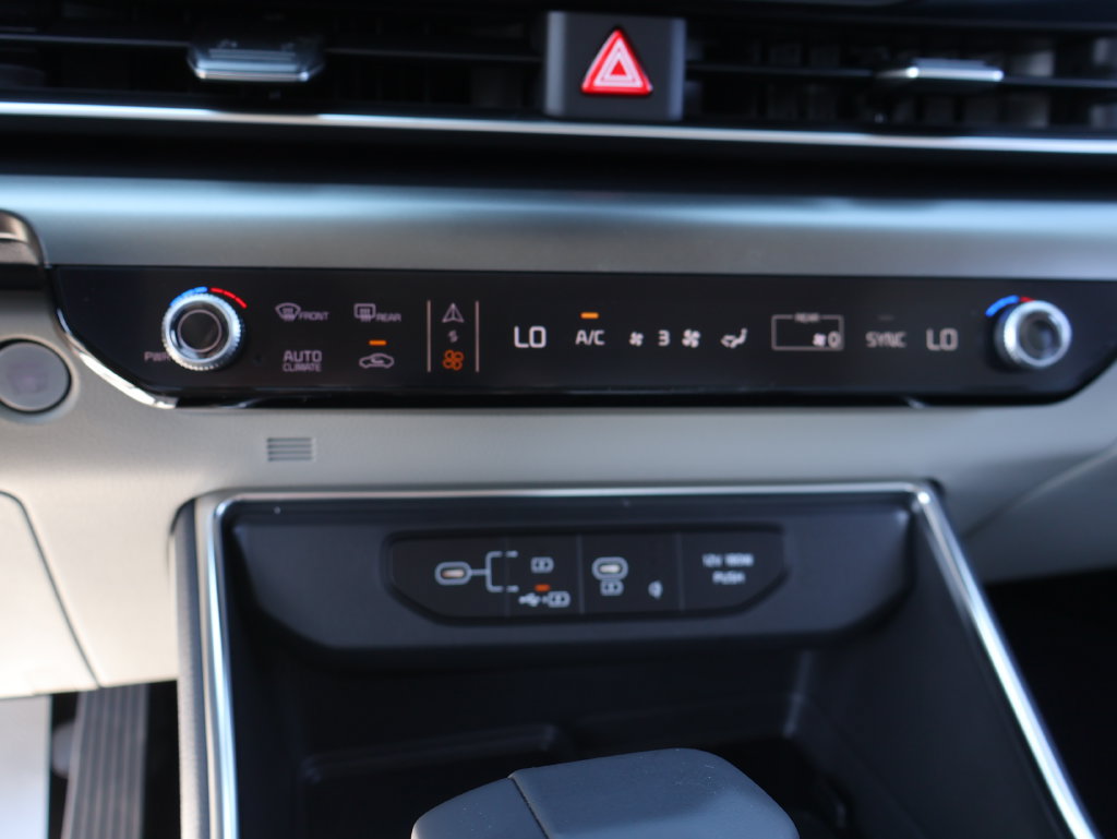 New 2027 Kia Carnival SX w/ Dark Edition Package FWD image 34