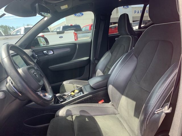 Used 2019 Volvo XC40 T5 R-Design image 23