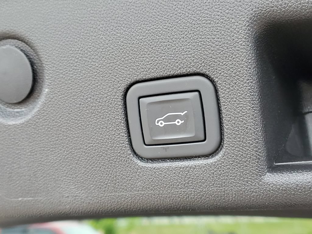 Used 2024 Chevrolet Equinox LT w/ LPO, Floor Liner Package FWD image 9