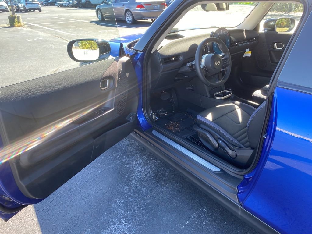 Used 2025 MINI Cooper 2-Door Hardtop image 10