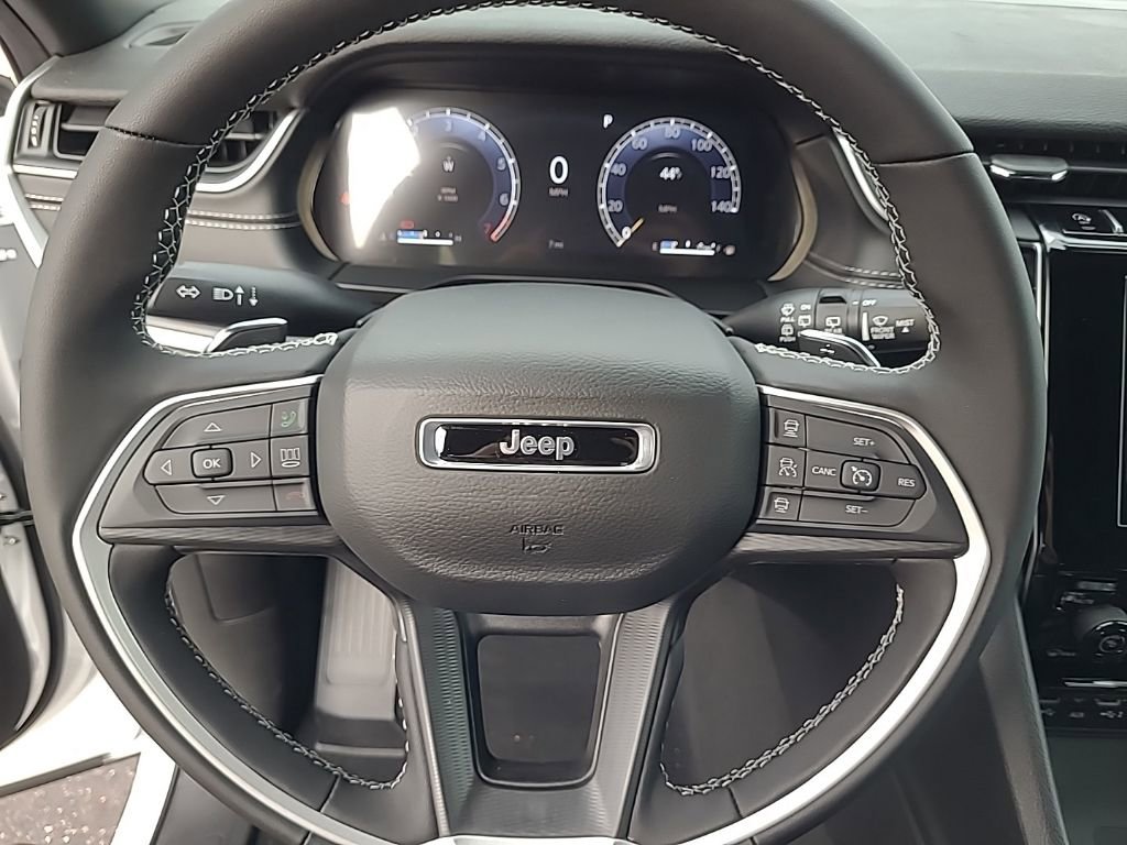 New 2025 Jeep Grand Cherokee Laredo w/ Luxury Tech Group I image 36