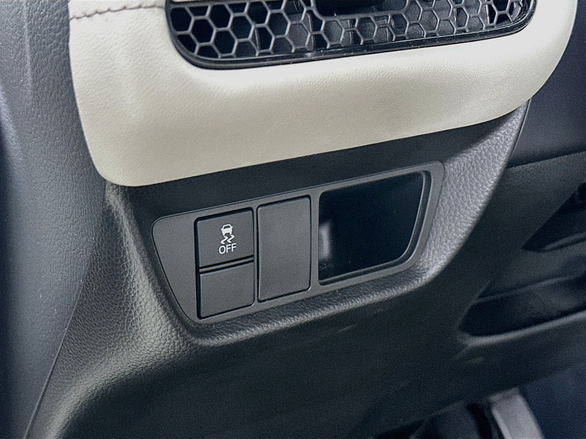 Used 2023 Honda HR-V EX-L image 10