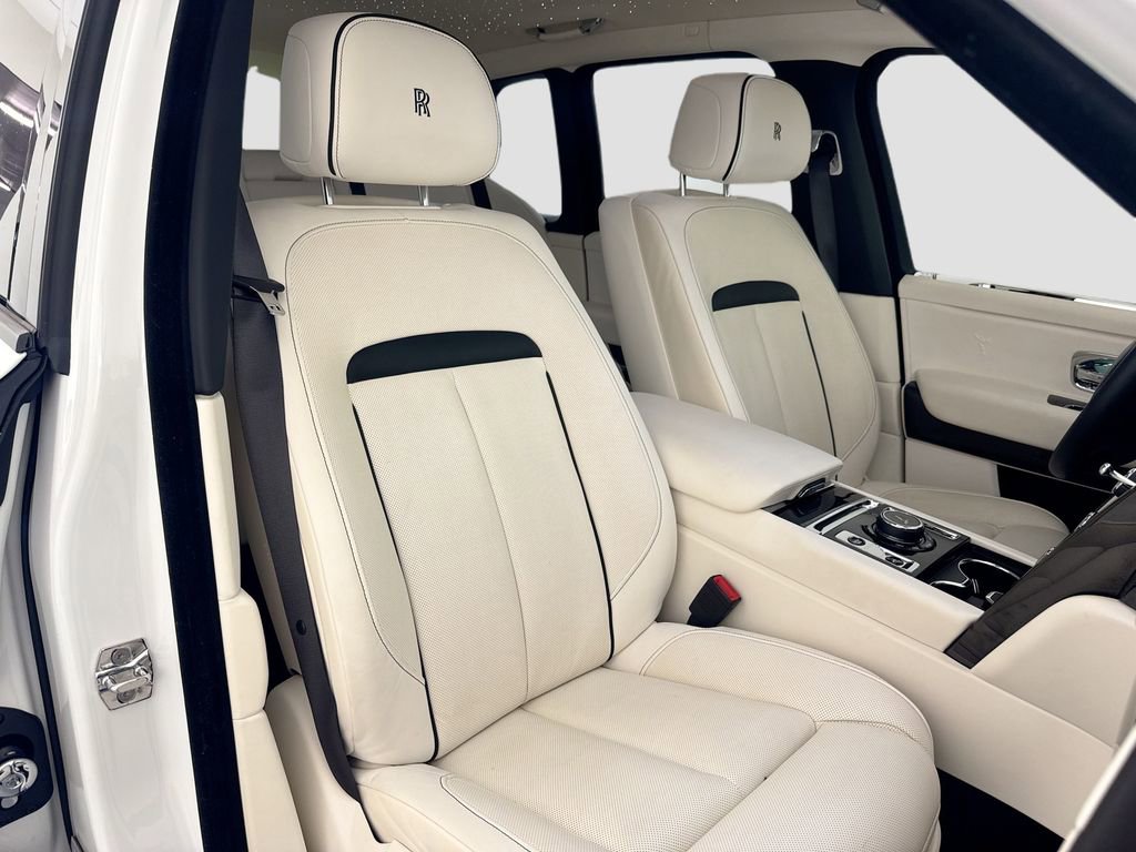 Used 2023 Rolls-Royce Cullinan Black Badge w/ Dark Exterior Package AWD/4WD image 31